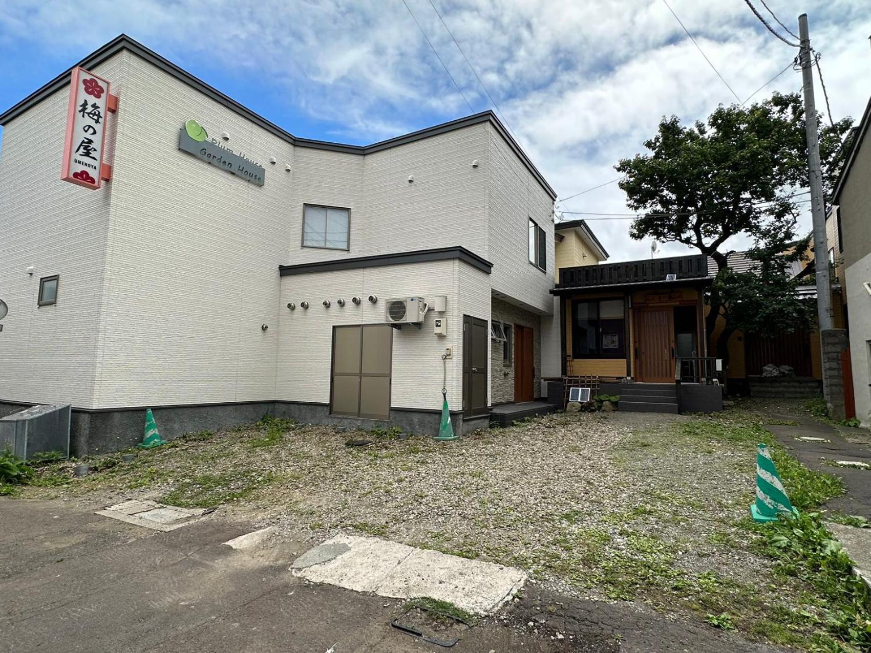 Plum House 3*